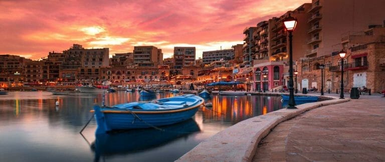 boten op water tijdens een buitenlandse stage op Malta